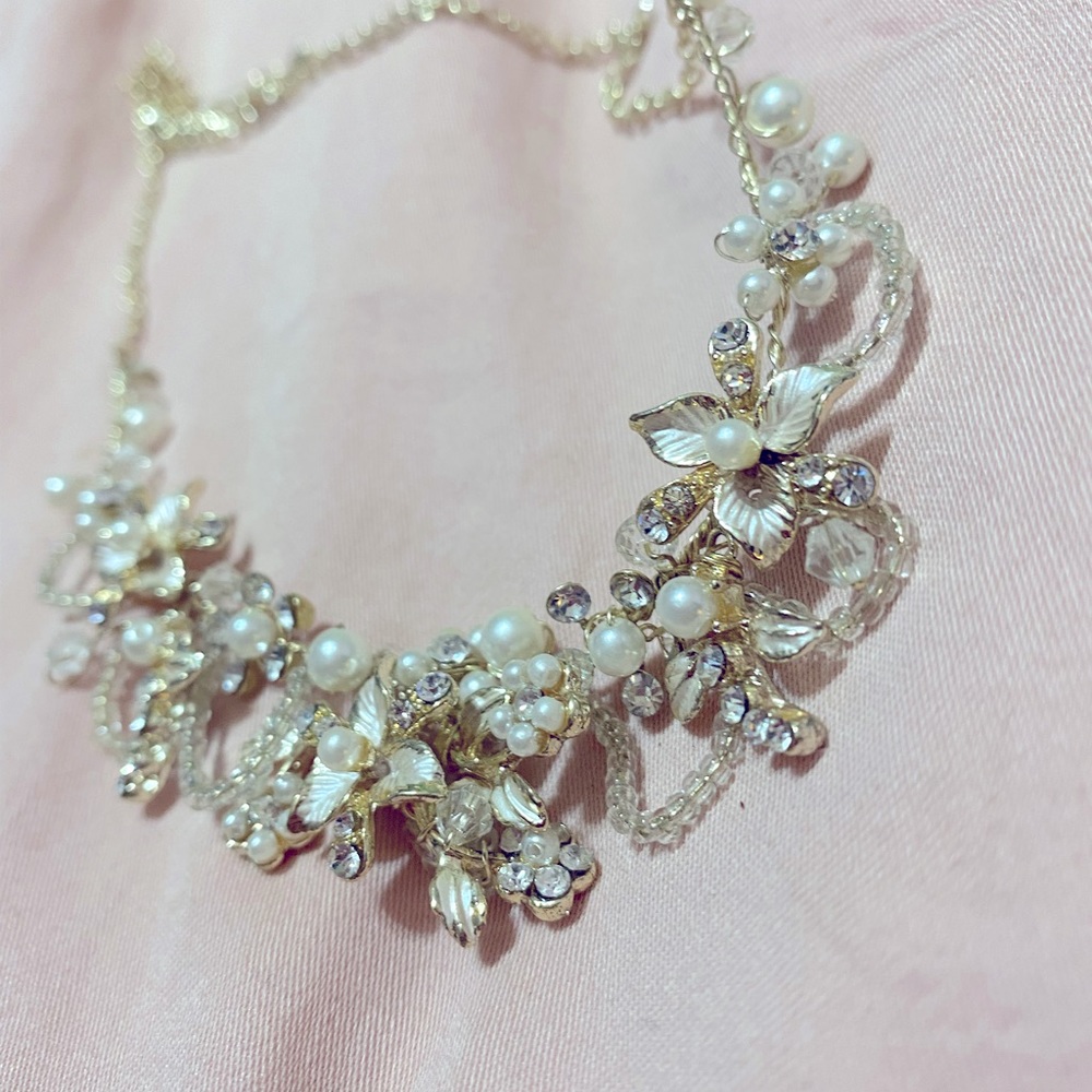 Flower necklace